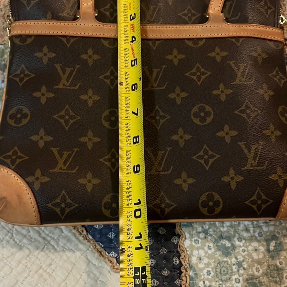Louis Vuitton - Picture 5 of 12